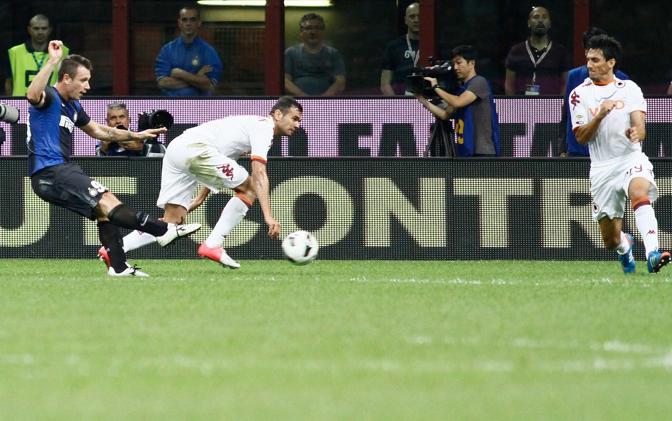 Nell'estate 2012 altra rottura: Cassano lascia il Milan e va all'Inter. Qui segna alla Roma. LaPresse